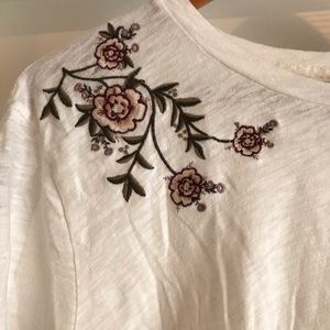 A&F Embroidered Tee XL